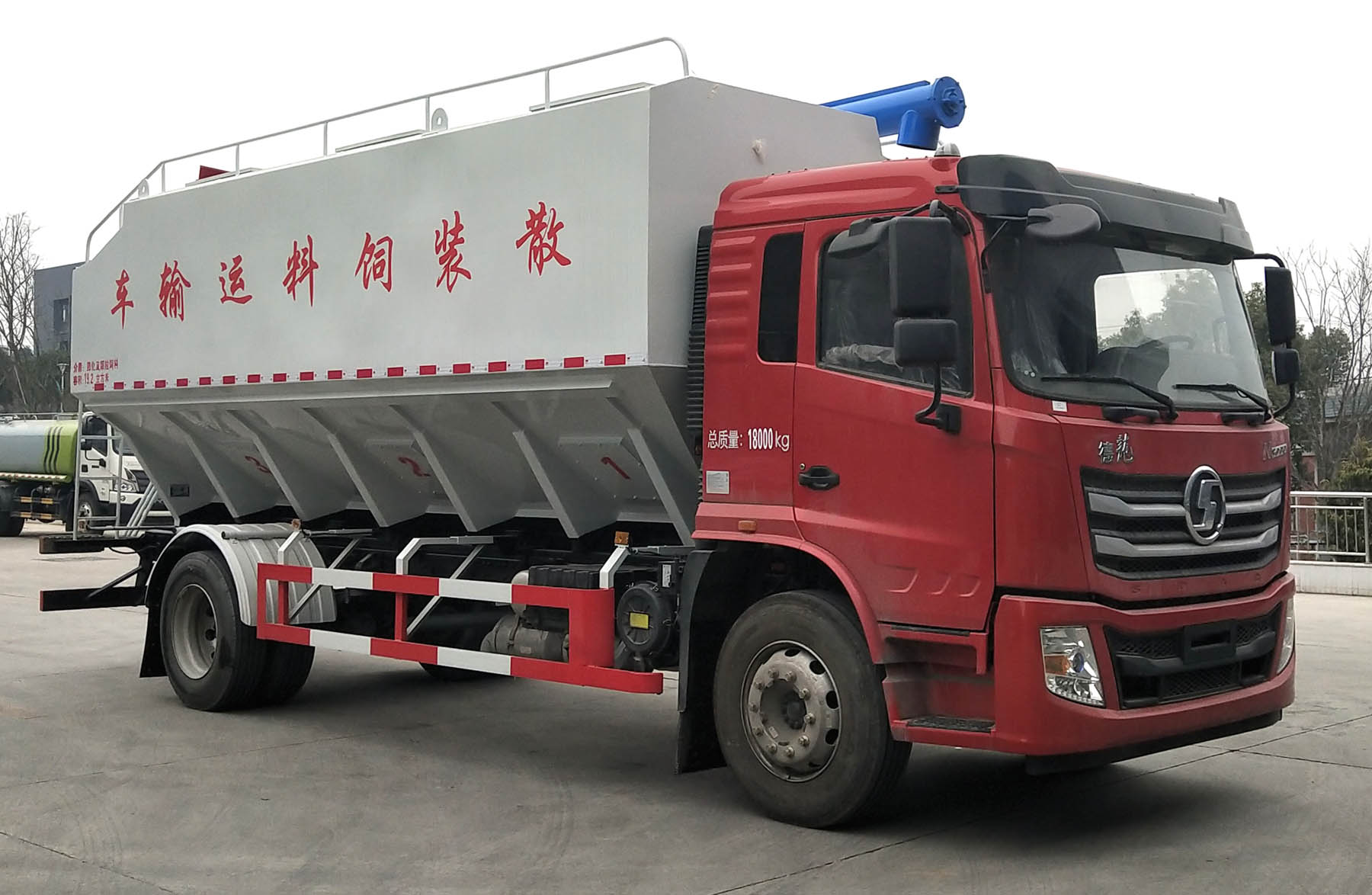 程力威牌CLW5184ZSLS6型散裝飼料運(yùn)輸車(chē)